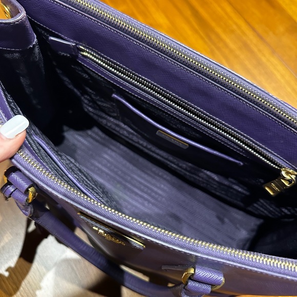 Prada bag! Authentic comes with papers! - Picture 6 of 11